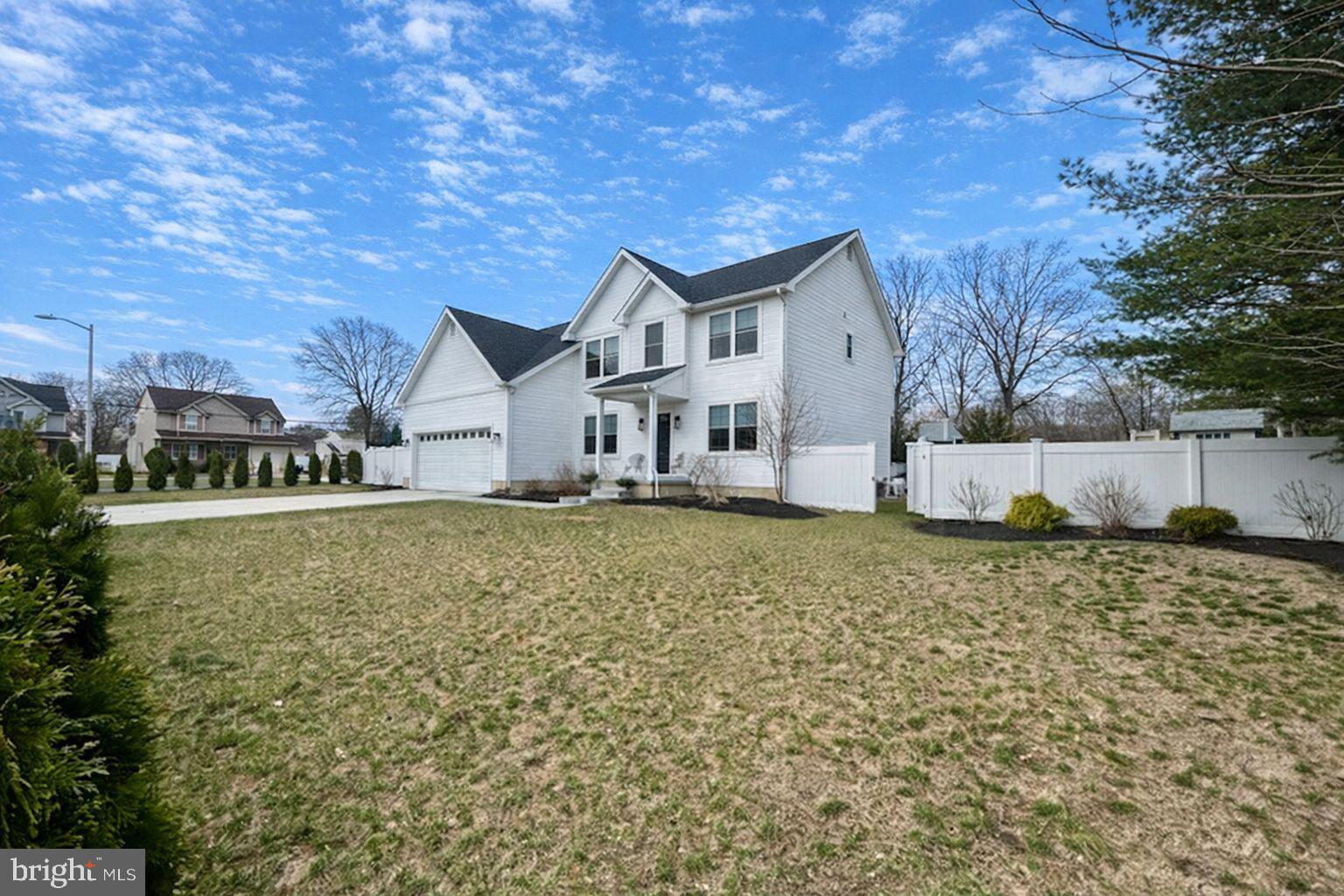 442 Waterfords Edge Court Atco, NJ 08004 - Photo 5 of 37 a house view with a garden space