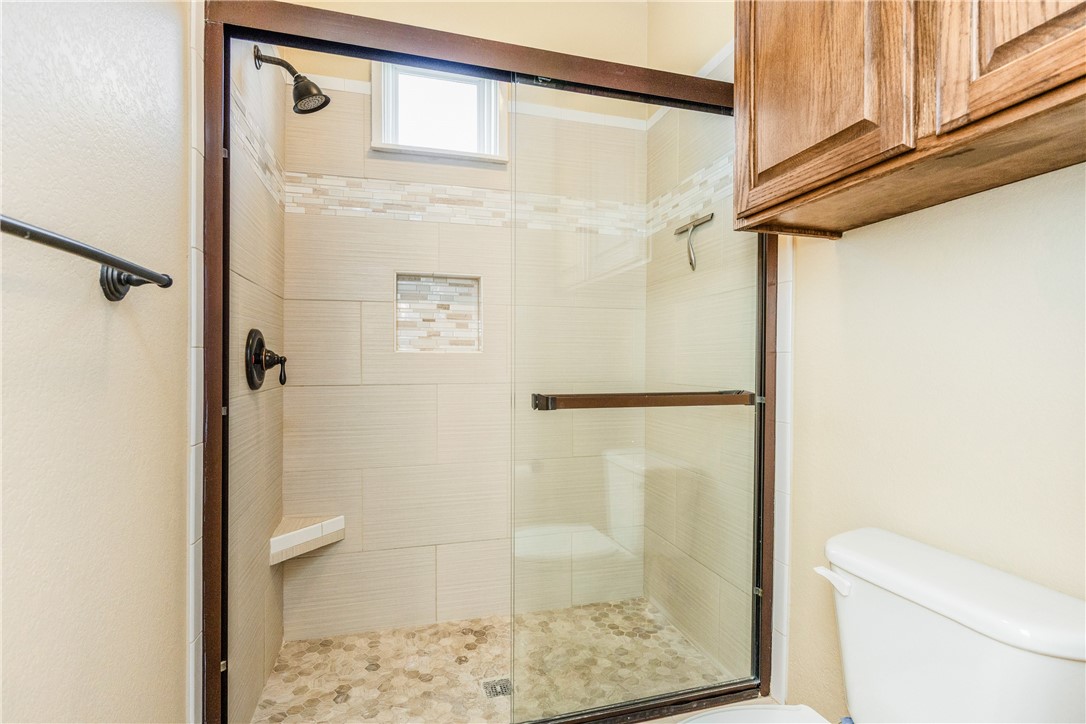 307 Heathercrest Portland, TX 78374 - Photo 33 of 40 a bathroom with a shower