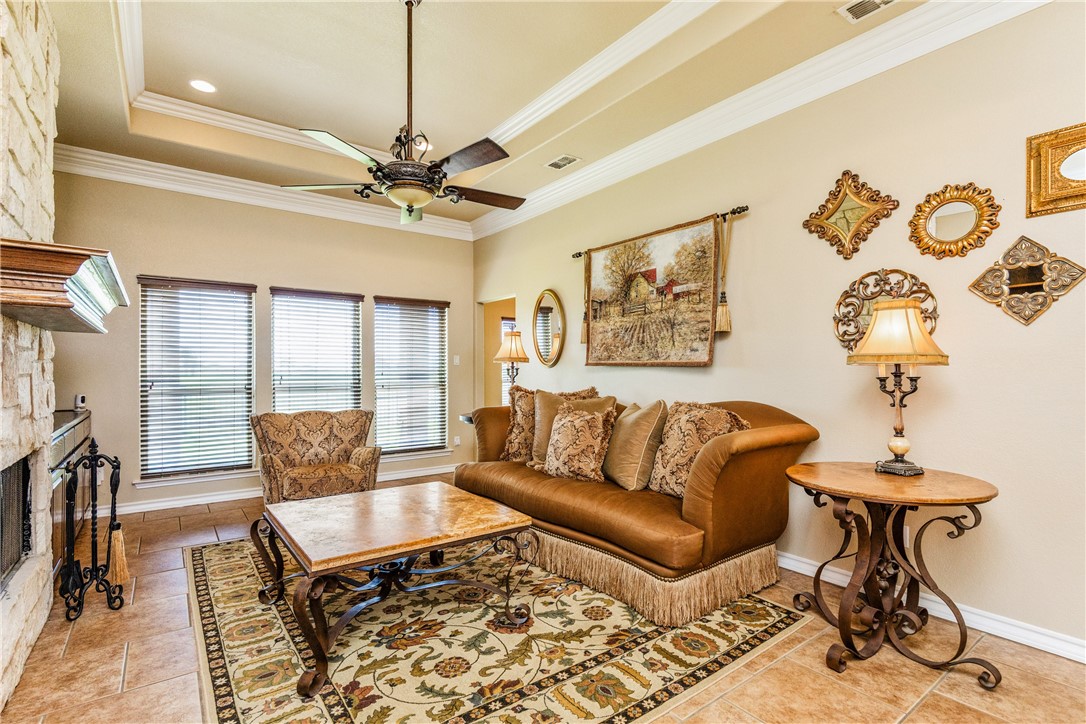 307 Heathercrest Portland, TX 78374 - Photo 4 of 40 a living room with furniture and a window