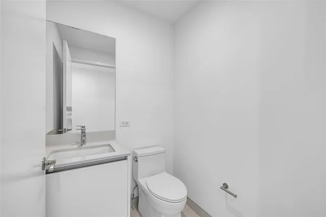 $3,395,000 | 900 North Ocean Boulevard, Unit 606, Pompano Beach, FL 33062