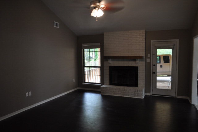 123 Ridgewood Drive Daphne, AL 36526 - Photo 5 of 7 Living Room 2