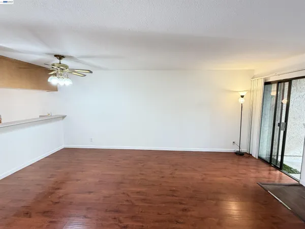 $2,300 | 1391 Monument Boulevard, Unit 5, Concord, CA 94520