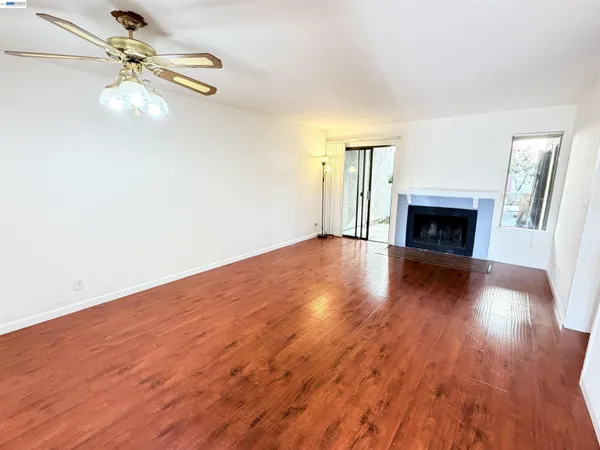 $2,300 | 1391 Monument Boulevard, Unit 5, Concord, CA 94520