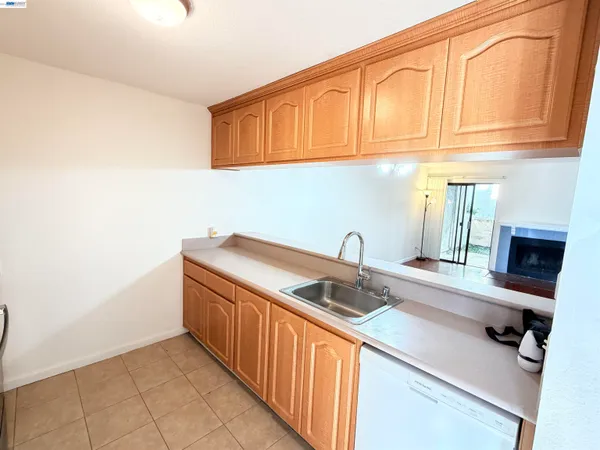 $2,300 | 1391 Monument Boulevard, Unit 5, Concord, CA 94520