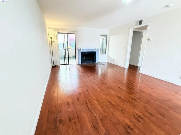 $2,300 | 1391 Monument Boulevard, Unit 5, Concord, CA 94520