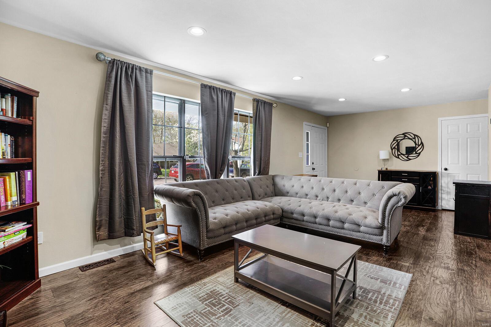 723 Fort Henry Road Belleville, IL 62221 - Photo 5 of 22 Gallery Image 5