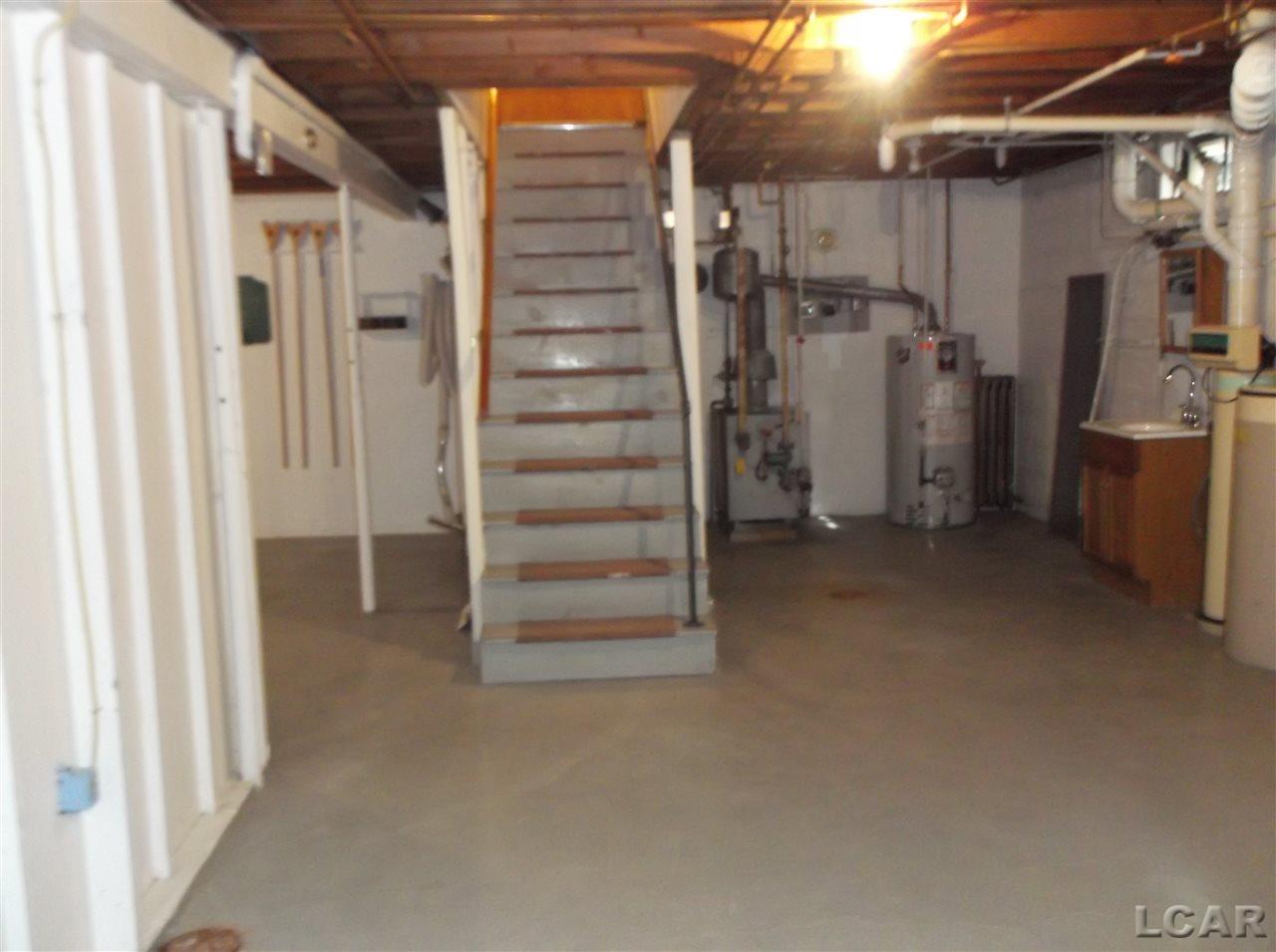 320 East Maple Avenue Adrian, MI 49221 - Photo 26 of 32 31379860-32.JPG