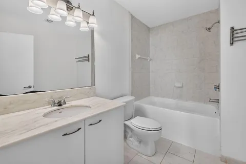 $350,000 | 133 Northeast 2nd Avenue, Unit 1408, Miami, FL 33132
