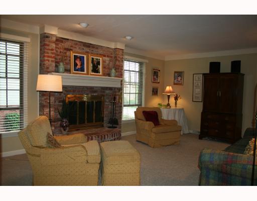 10125 Deer View Point Road Wexford, PA 15090 - Photo 10 of 17 Den/Family/Great Room.