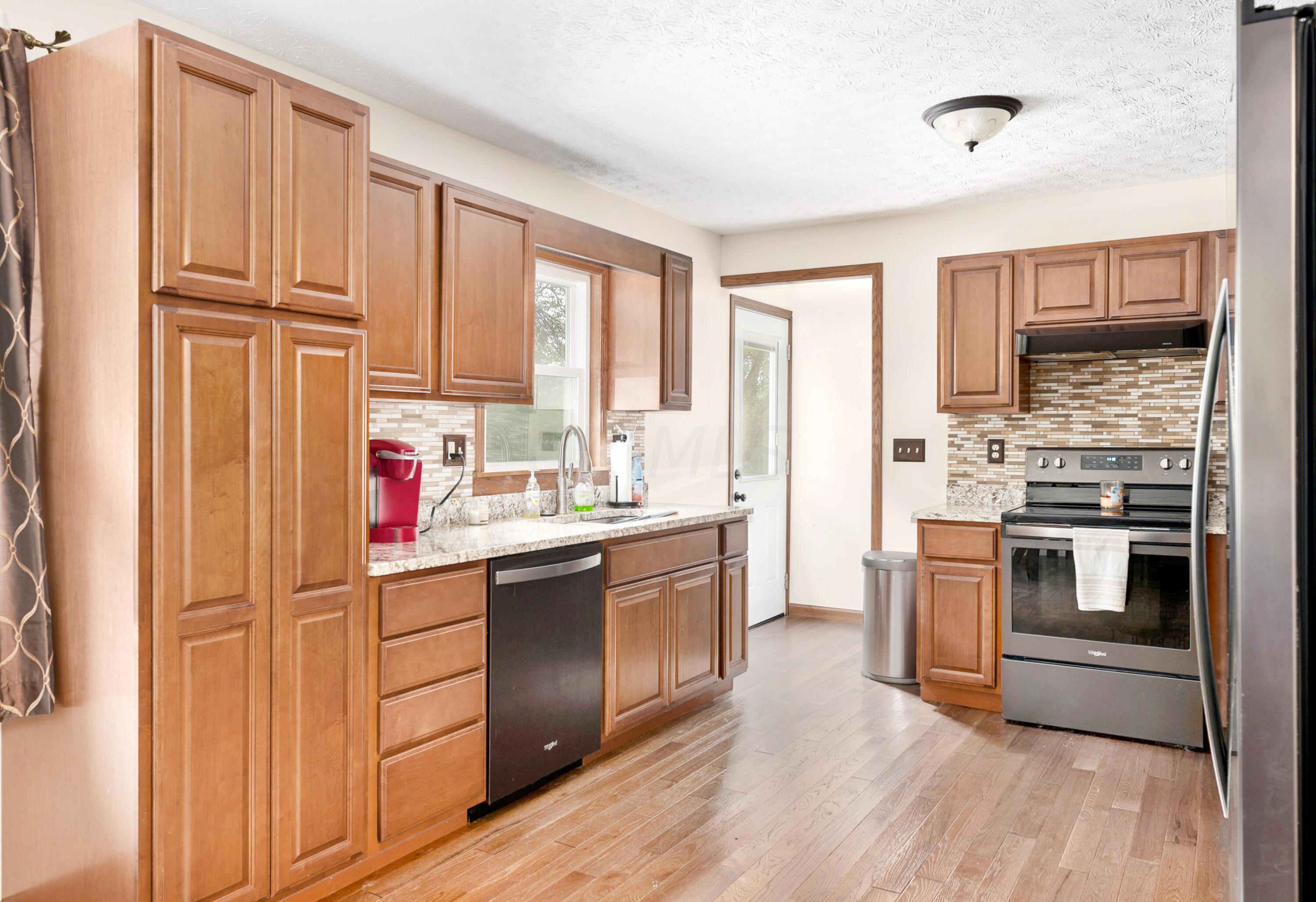 9180 Wesleyan Church Road Southwest Pataskala, OH 43062 - Photo 9 of 46 Kitchen