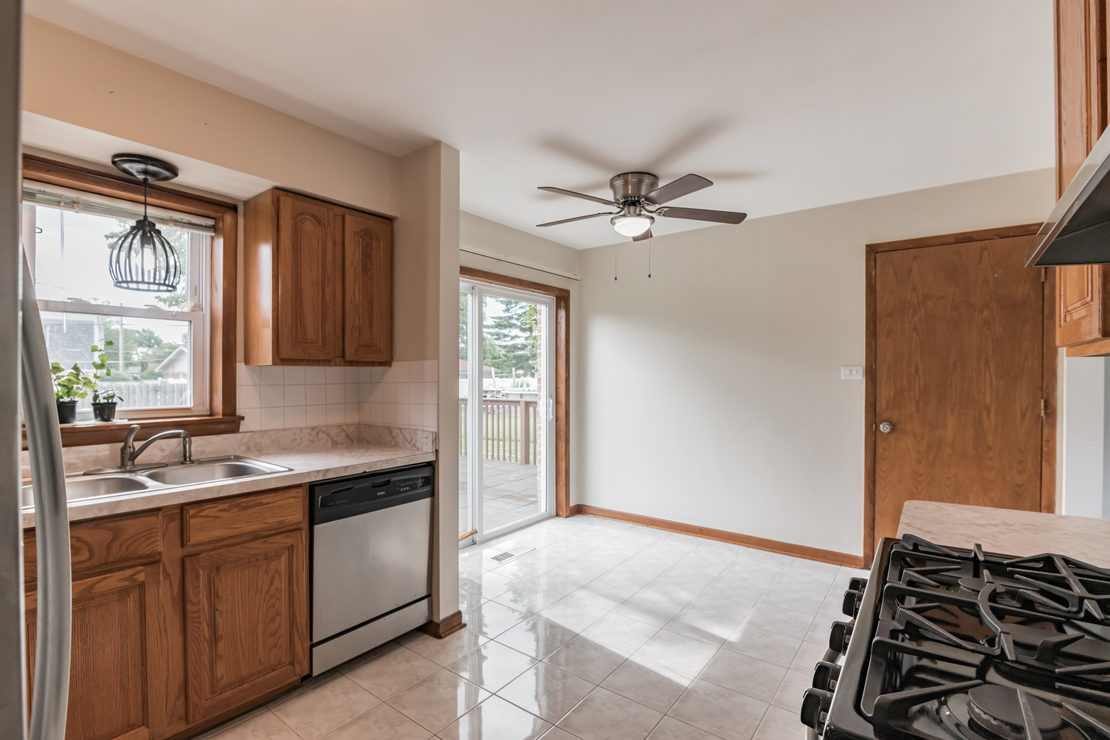 10833 Austin Avenue Chicago Ridge, IL 60415 - Photo 8 of 15
