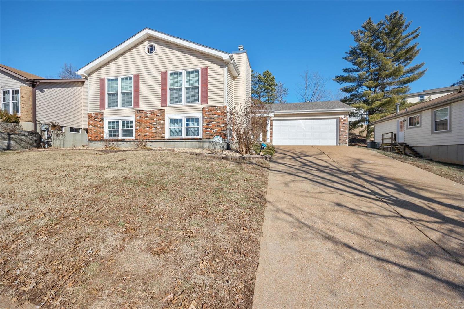 7226 Emerald Forest Drive Oakville, MO 63129 - Photo 2 of 32