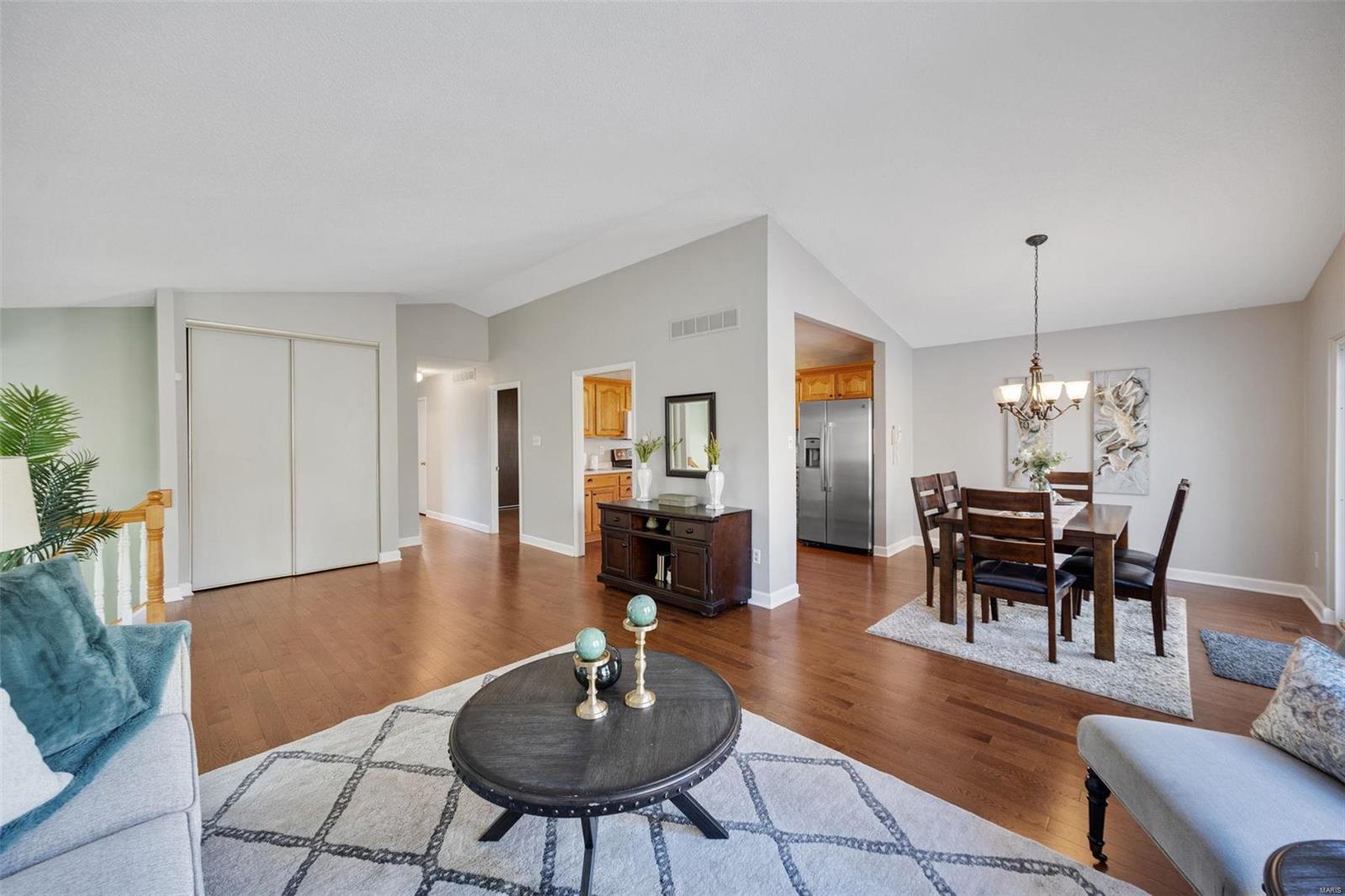 7226 Emerald Forest Drive Oakville, MO 63129 - Photo 9 of 32