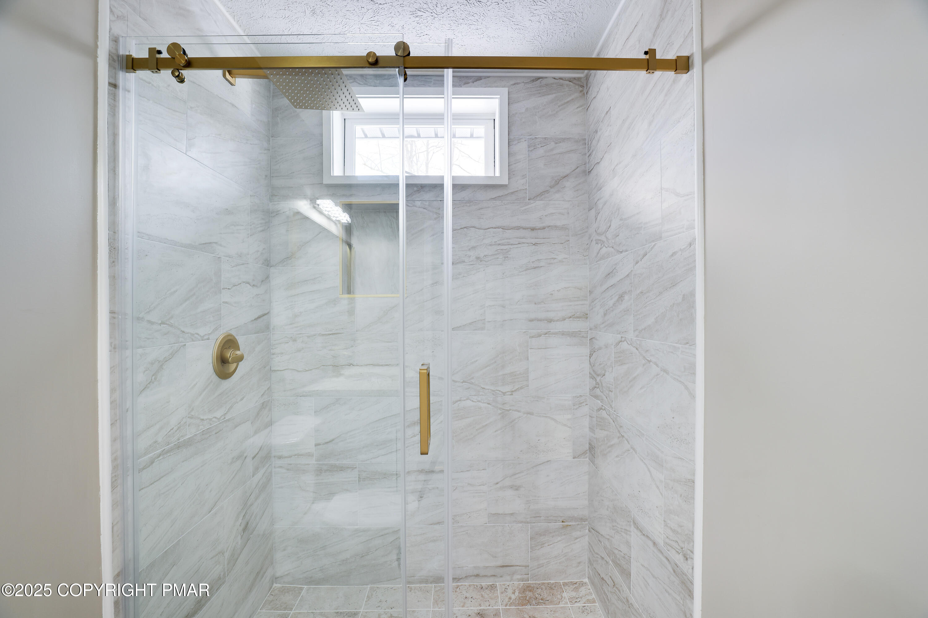 1254 Winding Way Tobyhanna, PA 18466 - Photo 21 of 46 a bathroom with a shower