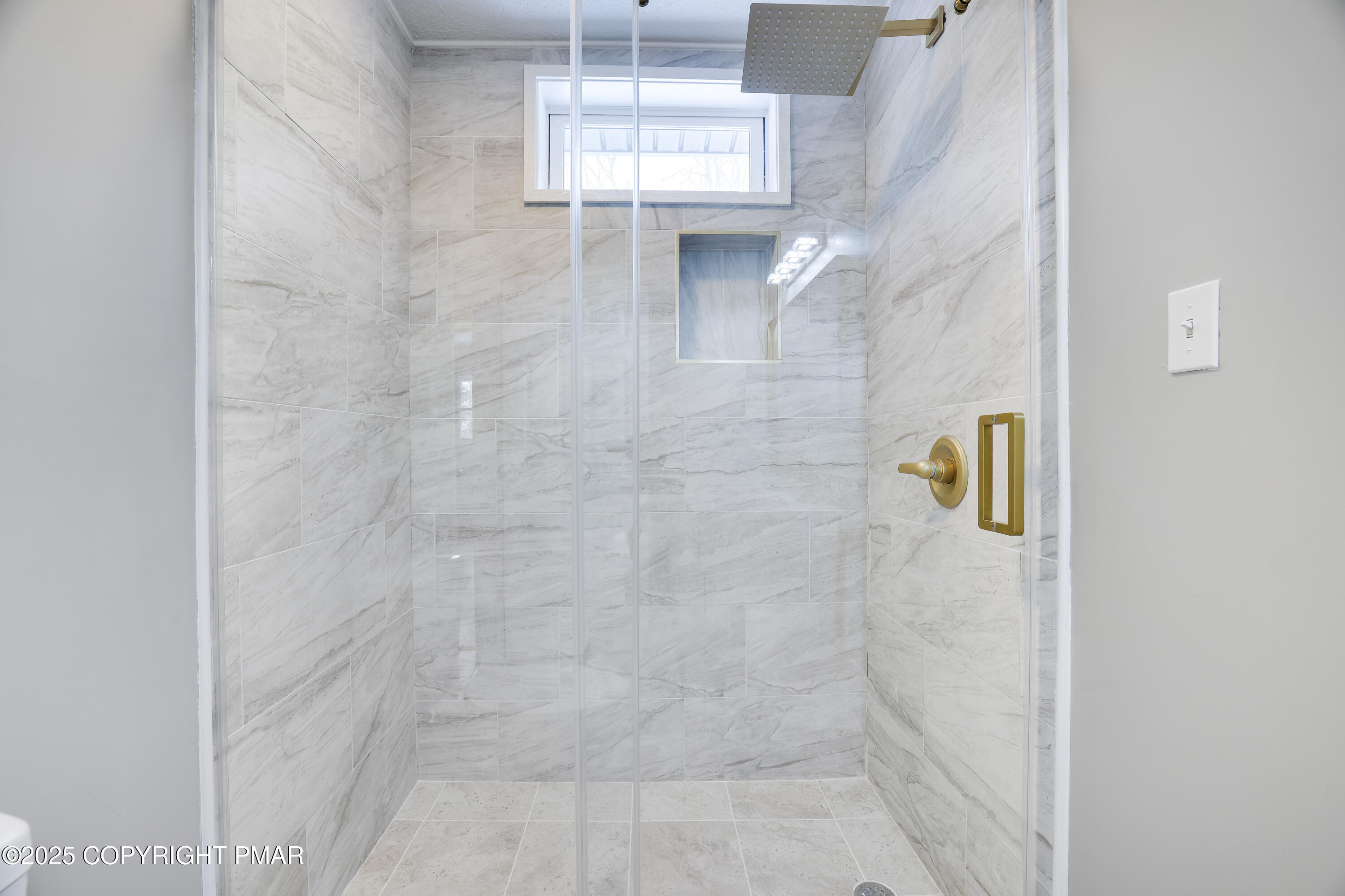 1254 Winding Way Tobyhanna, PA 18466 - Photo 25 of 46 a bathroom with a shower