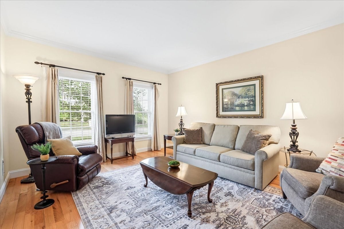 41 Meetinghouse Road Norfolk, MA 02056 - Photo 4 of 42 Gallery Image 4
