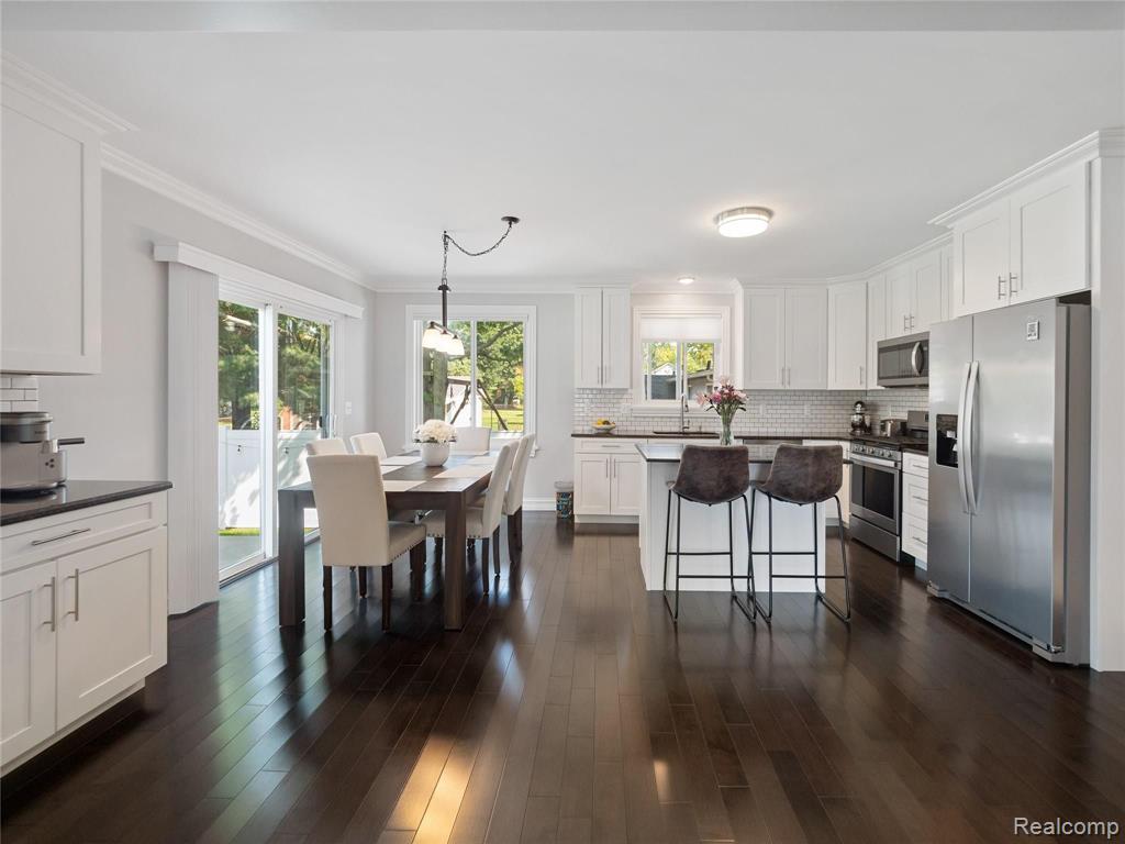 2446 Eastern Avenue Rochester Hills, MI 48307 - Photo 12 of 48