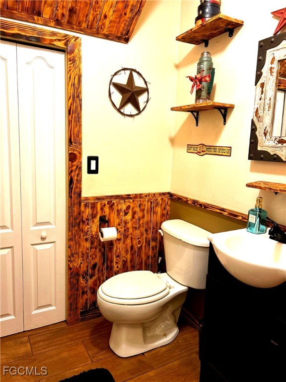 9460 Ivy Brook Run, Unit 705 Fort Myers, FL 33913 - Photo 5 of 10 a bathroom with a toilet a sink and a shower curtain