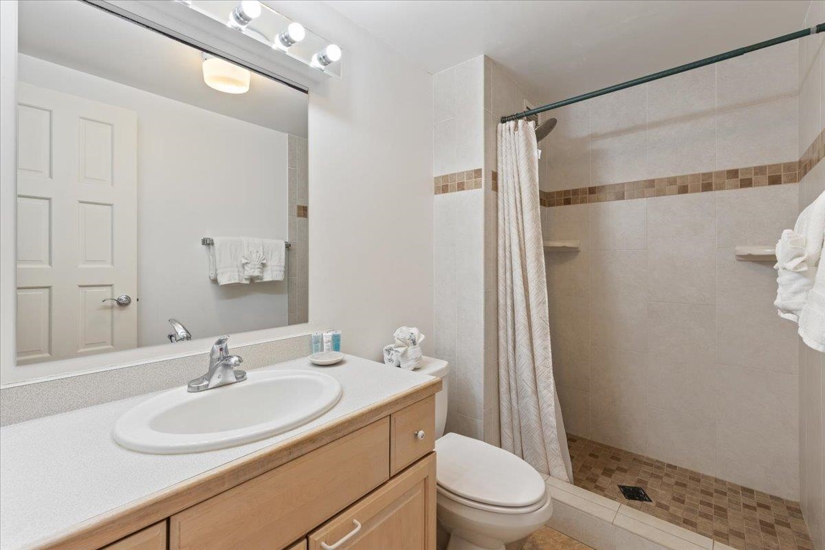 760 South Kihei Road, Unit 422 Kihei, HI 96753 - Photo 16 of 34 a bathroom with a sink a toilet and shower