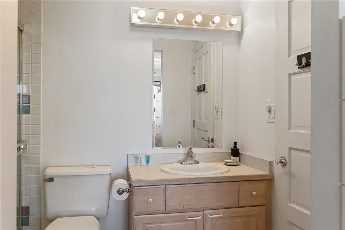 760 South Kihei Road, Unit 422 Kihei, HI 96753 - Photo 19 of 34 a bathroom with a sink a toilet and mirror