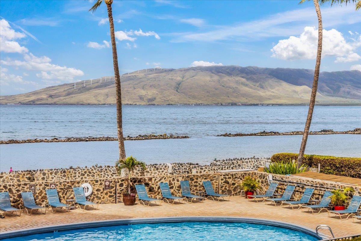 760 South Kihei Road, Unit 422 Kihei, HI 96753 - Photo 30 of 34 a view of a terrace