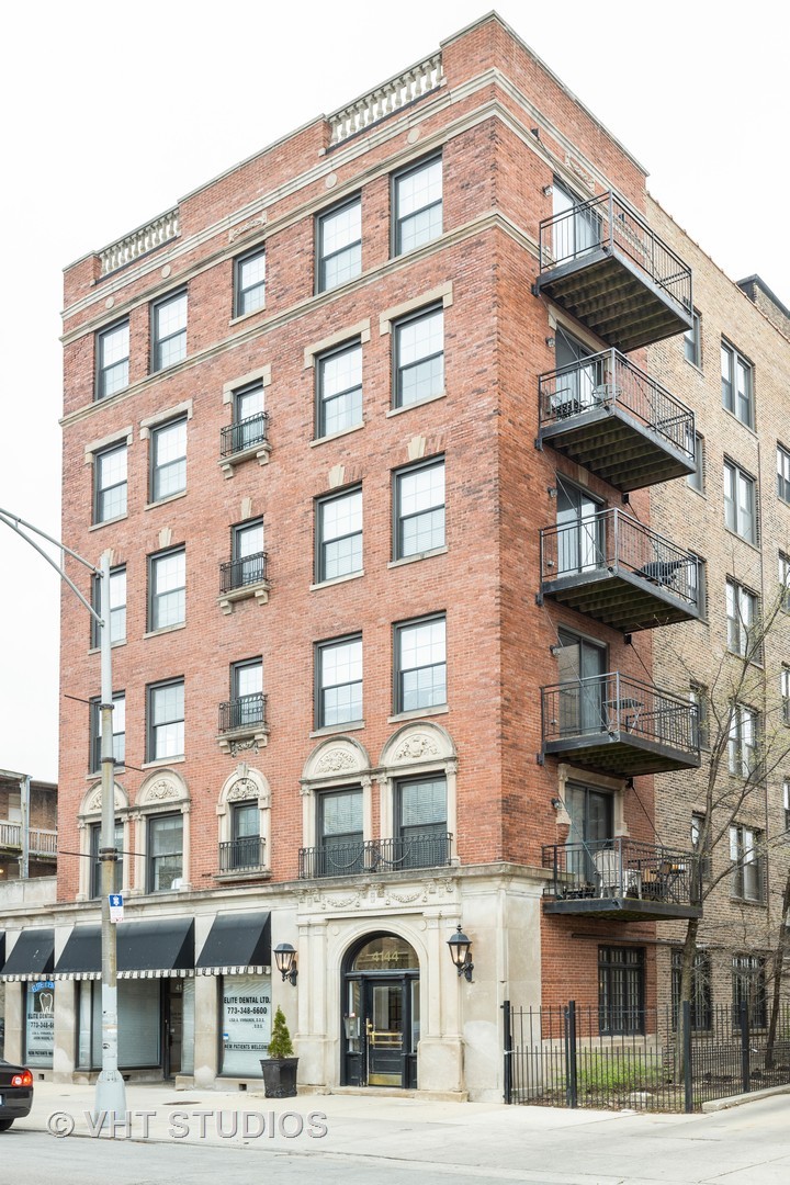 4144 North Sheridan Road, Unit 609 Chicago, IL 60613 - Photo 2 of 17 a front view of a building