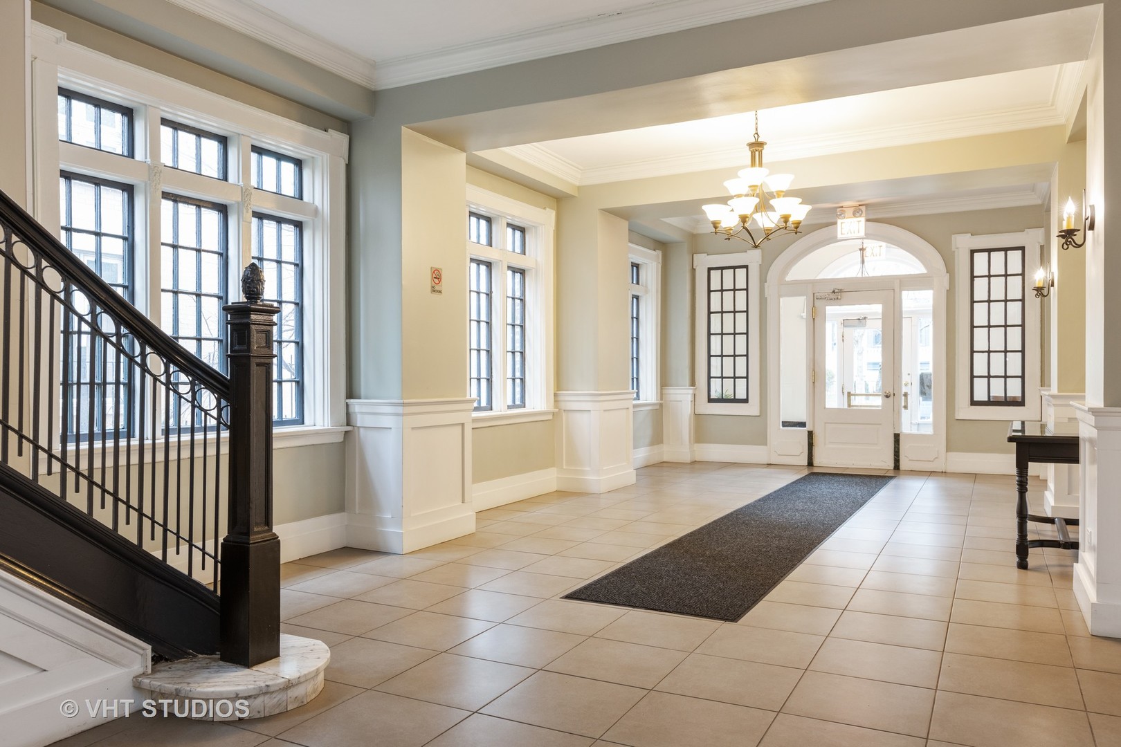 4144 North Sheridan Road, Unit 609 Chicago, IL 60613 - Photo 3 of 17 a view of a big room with windows and chandelier