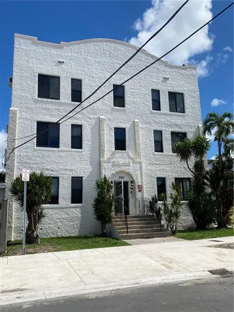 $1,600 | 2961 Southwest 5th Street, Unit 21, Miami, FL 33135