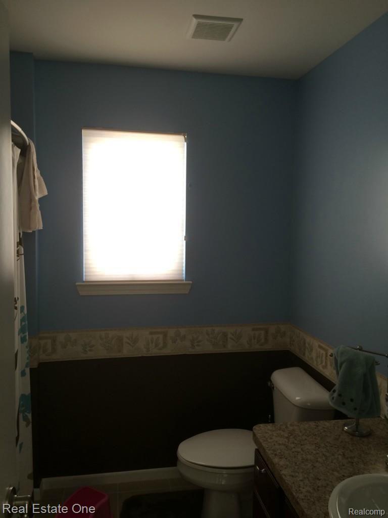 3687 Connors Drive Rochester, MI 48307 - Photo 16 of 30 IMG_0165.jpg