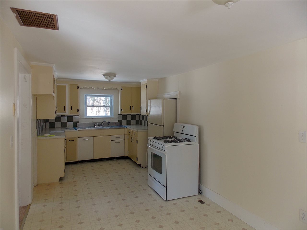 430 Eaton Road Conway, NH 03818 - Photo 5 of 17