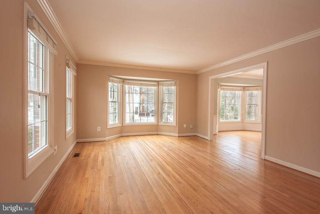 7216 Token Valley Road Manassas, VA 20112 - Photo 3 of 43 Living Room