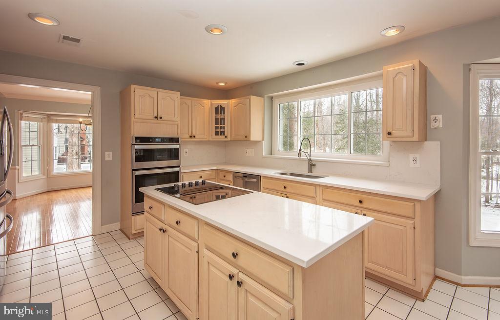 7216 Token Valley Road Manassas, VA 20112 - Photo 8 of 43 Kitchen