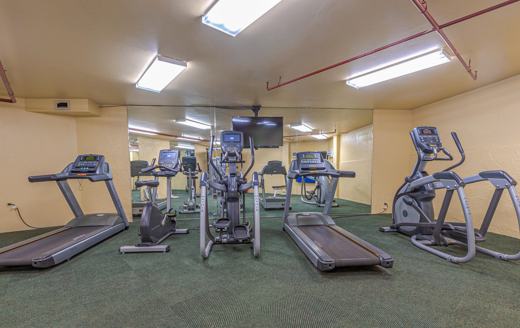 4365 Lower Honoapiilani Road, Unit 1008 Lahaina, HI 96761 - Photo 26 of 31 a view of a room with gym equipment