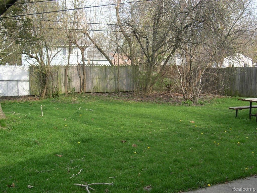 307 Bert Lane Inkster, MI 48141 - Photo 2 of 16 BACK YARD