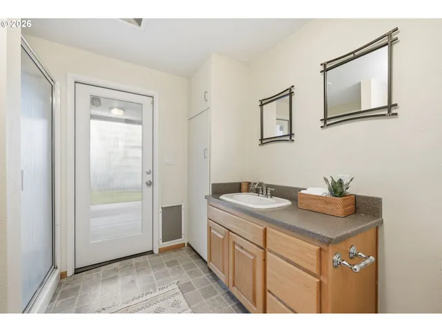 a view of outdoor space yard and porch