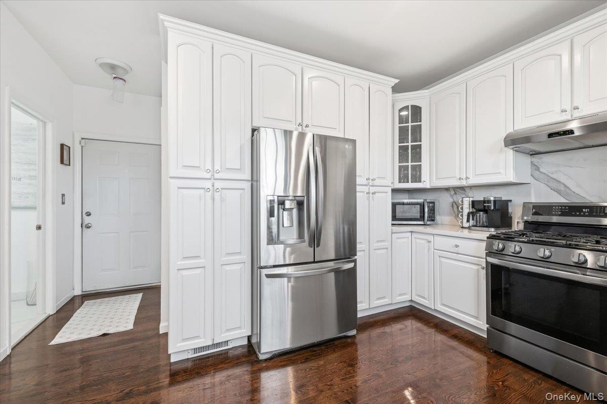 24 Ridge Court Hauppauge, NY 11788 - Photo 17 of 37