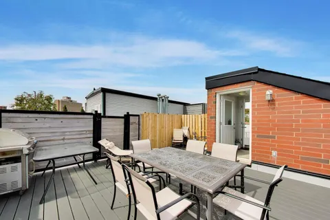 $699,000 | 844 West Roscoe Street, Unit 2E, Chicago, IL 60657
