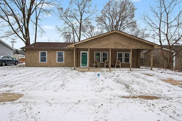 $249,900 | 1618 East 33rd Avenue, Hobart, IN 46342