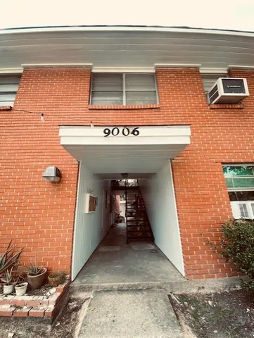 a view of a entryway door of the house