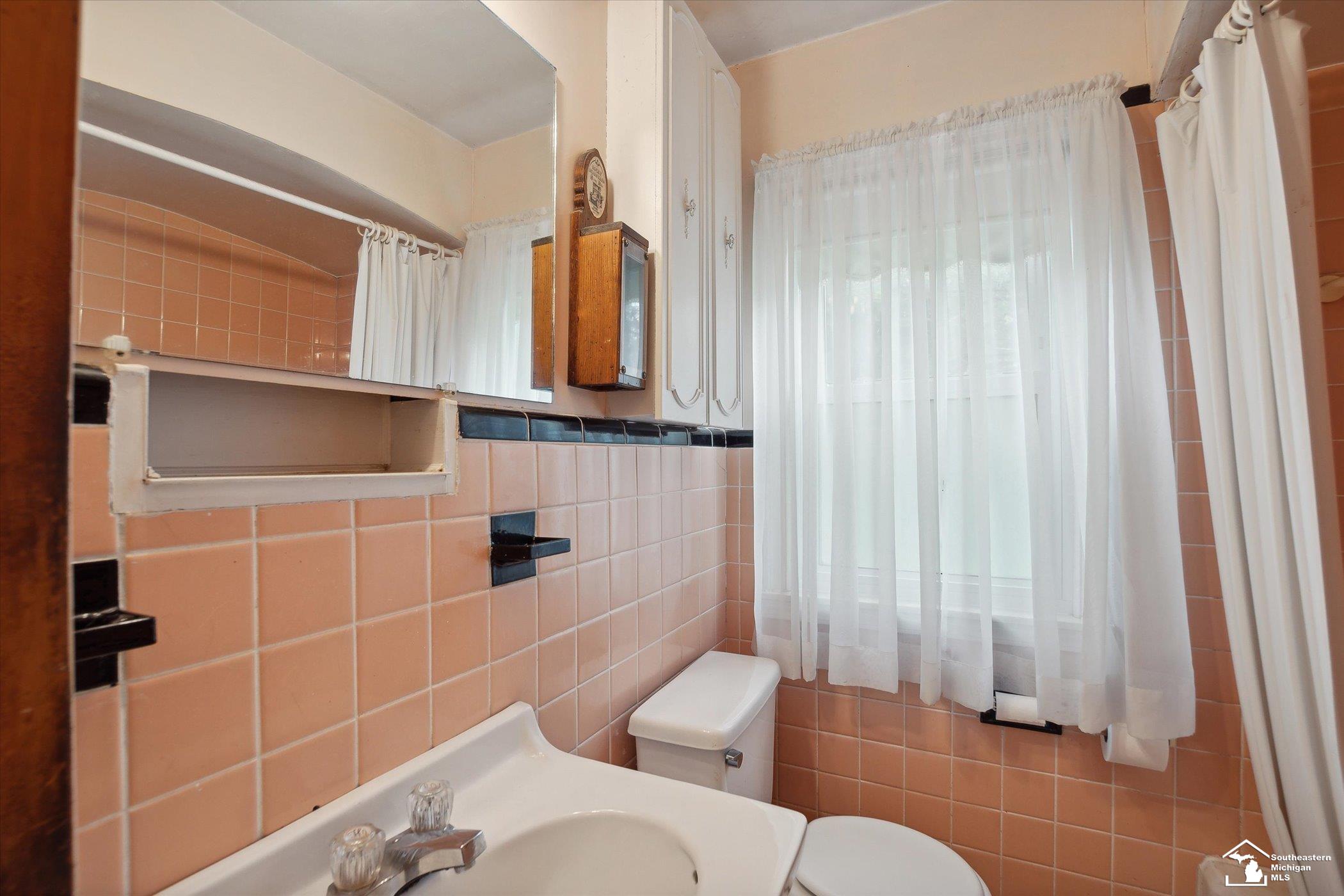 14024 Grafton Road Carleton, MI 48117 - Photo 21 of 37 50117244-20.JPG