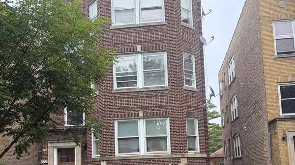 $2,100 | 8221 Knox Avenue, Unit 1B, Skokie, IL 60076