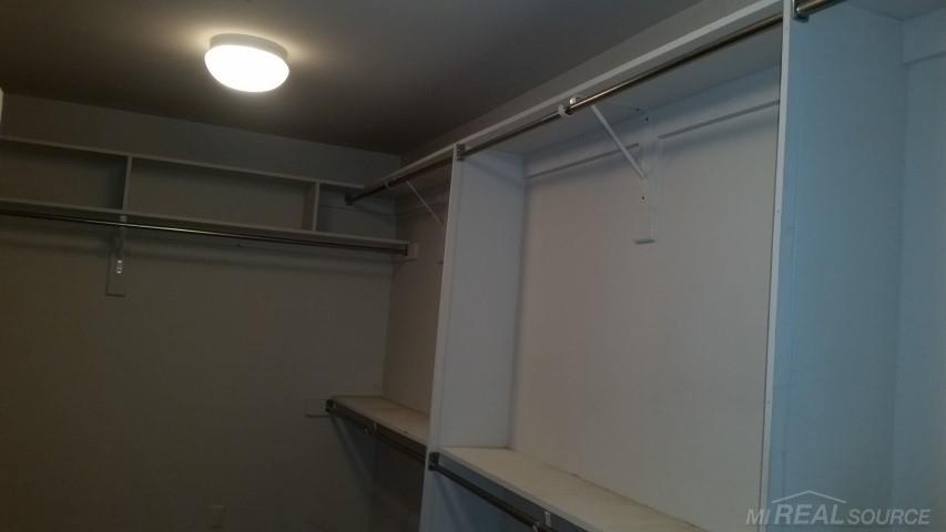 1267 Putnam Circle Rochester, MI 48307 - Photo 34 of 45 31276861-34.JPG