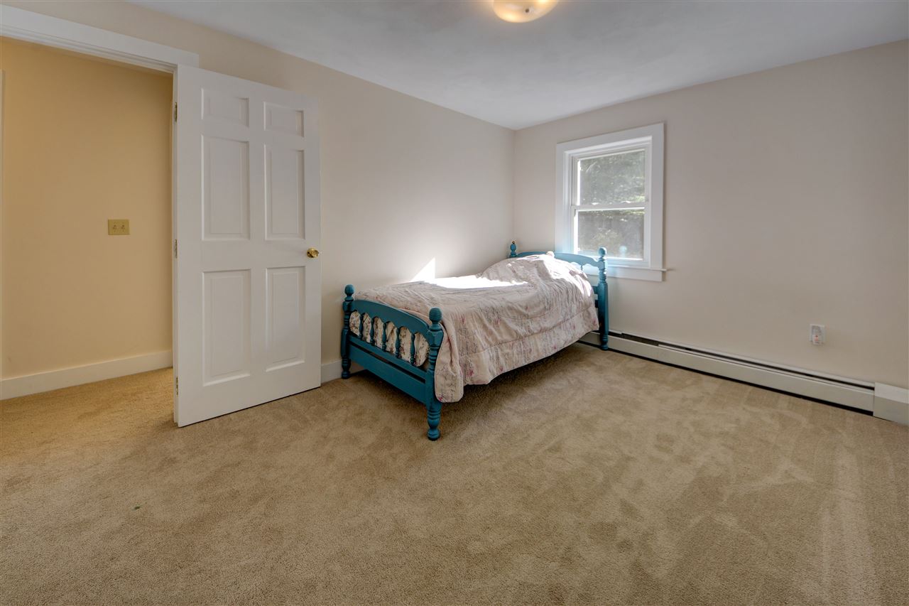 149 Deerfield Road Nottingham, NH 03290 - Photo 32 of 40
