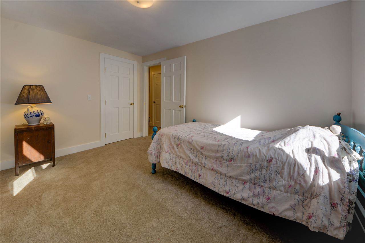 149 Deerfield Road Nottingham, NH 03290 - Photo 33 of 40
