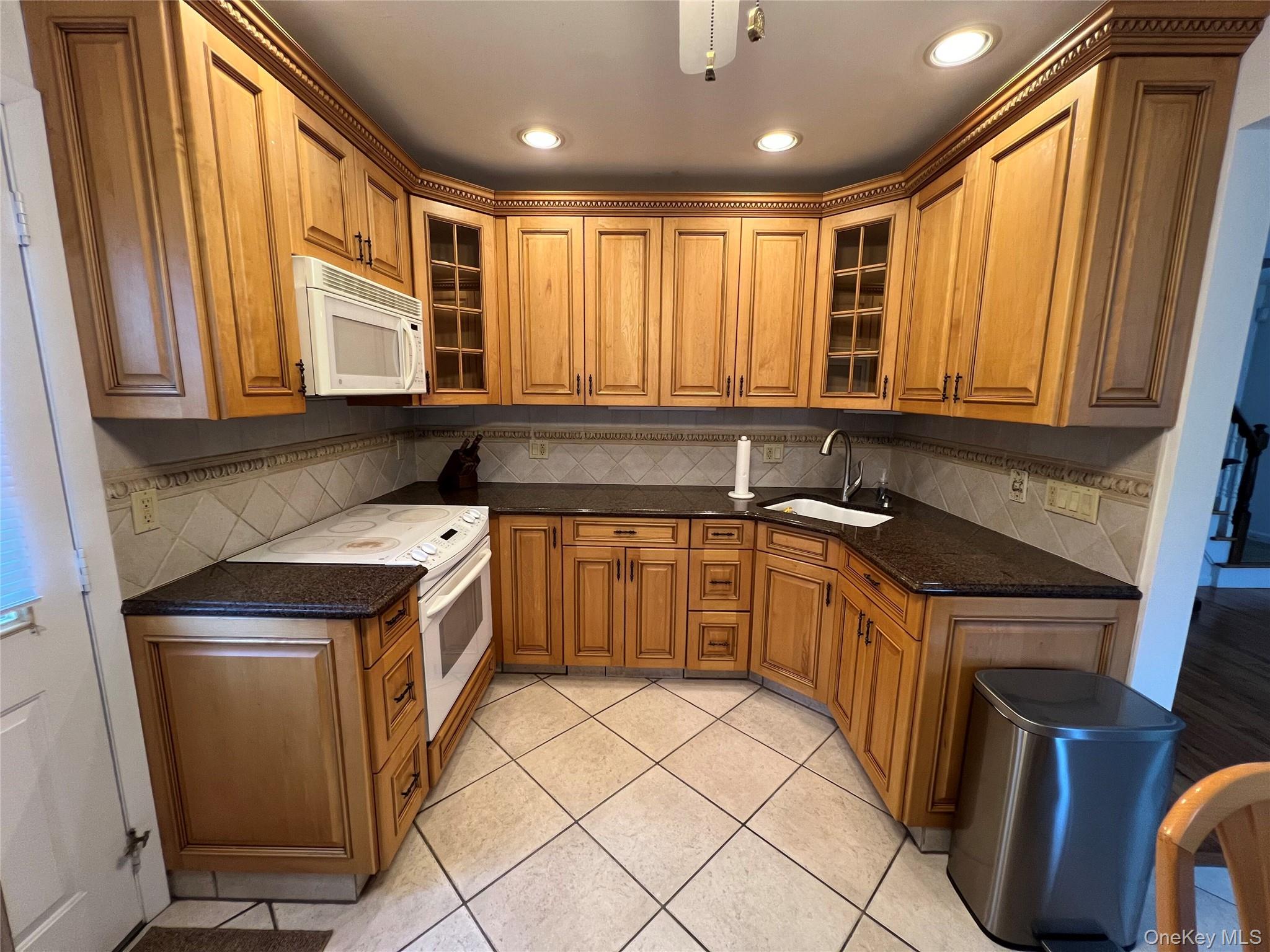 54 Edgewood Road, Unit MAIN ST Port Washington, NY 11050 - Photo 4 of 20 Eat in kitchen