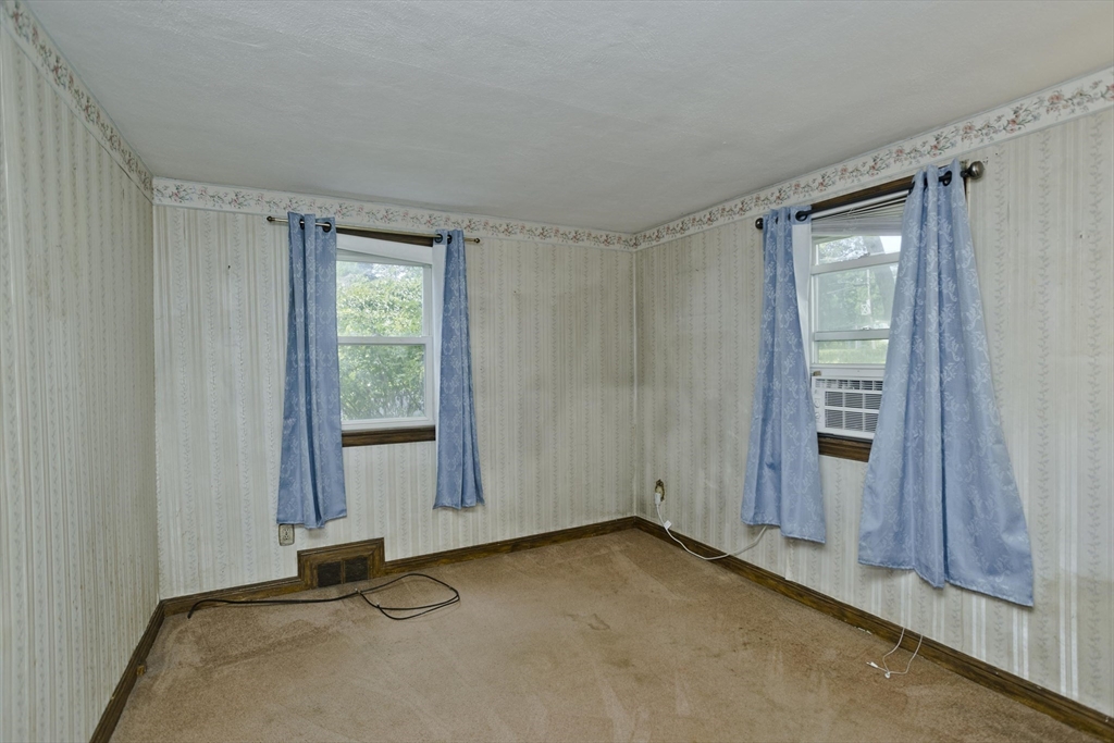 21 Bremen Street Springfield, MA 01108 - Photo 22 of 40 an empty room with windows