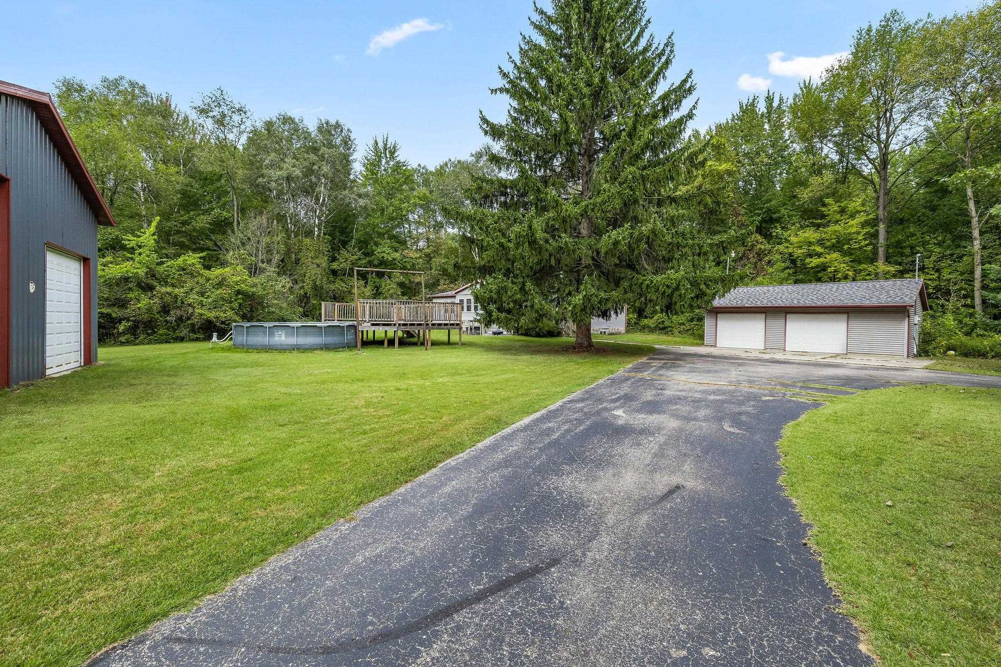 4812 Southeast County Line Road Shepherd, MI 48883 - Photo 5 of 47 1950997-e9d536bb-ad5d-4990-a57a-69147c233990.JPG