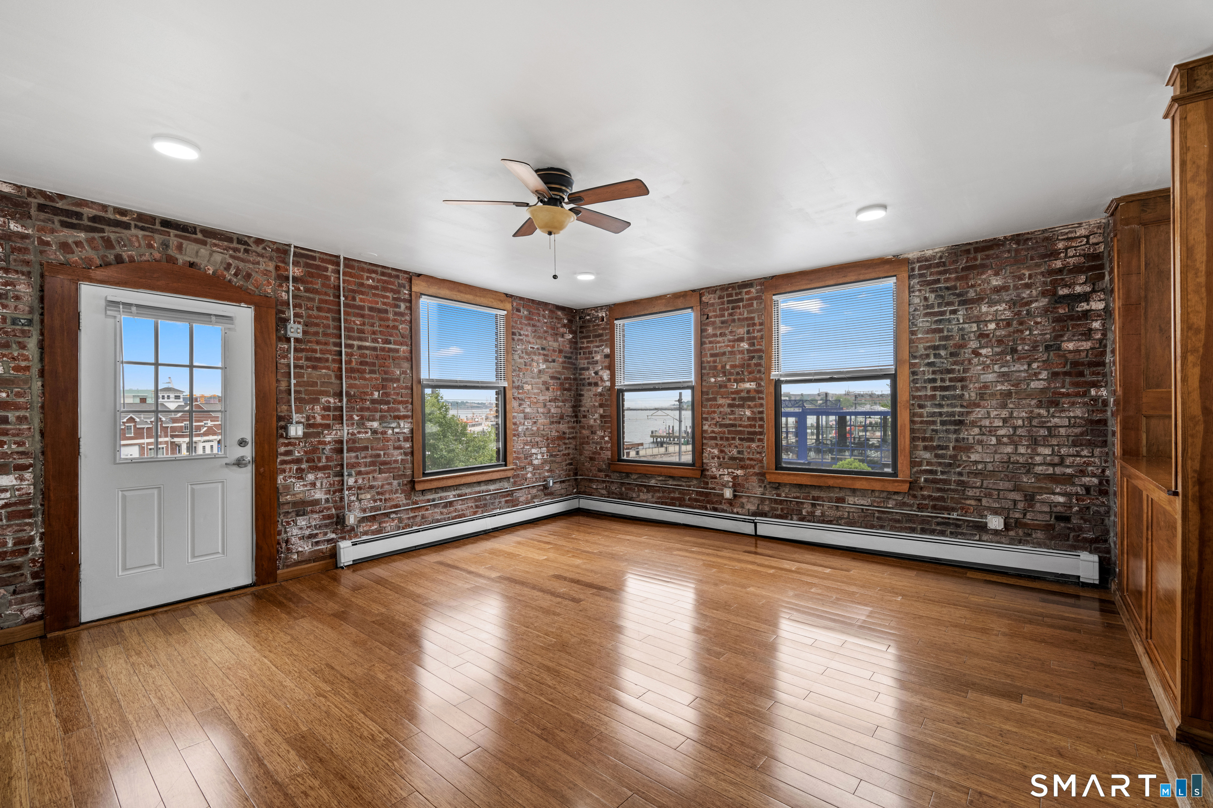 18 Bank Street New London, CT 06320 - Photo 7 of 15
