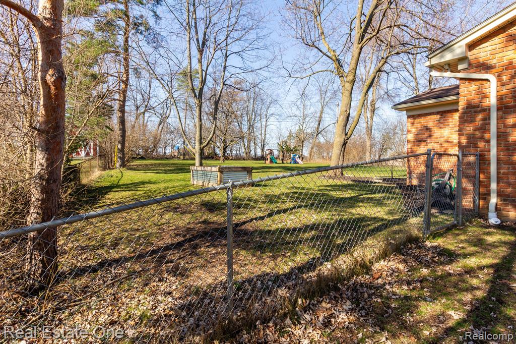 2236 Oklahoma Avenue Rochester Hills, MI 48309 - Photo 38 of 57