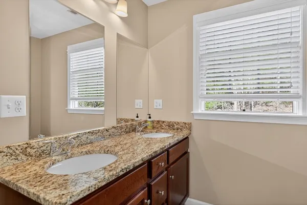 $569,900 | 27 Autumn Lane, Unit 27, Northborough, MA 01532